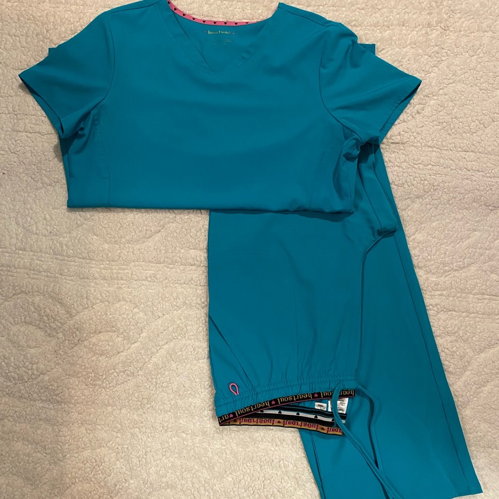 HeartSoul scrub set.